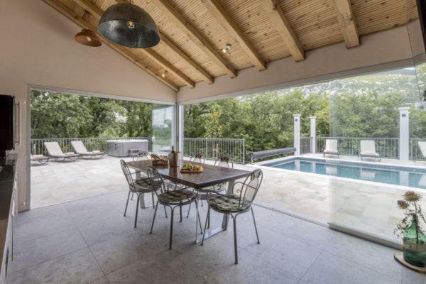 Villa Grey Stone Gata Luaran gambar